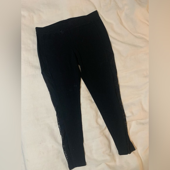 Express Capri legging with sheer panel - Picture 2 of 3